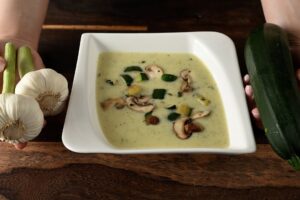Domáca cesnaková polievka s cuketou: zdravá, chutná a vhodná na večer