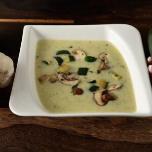 Domáca cesnaková polievka s cuketou: zdravá, chutná a vhodná na večer