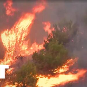 Rozsiahly požiar v severozápadnom Turecku ničí domy a vozidlá, rozsiahla evakuác...