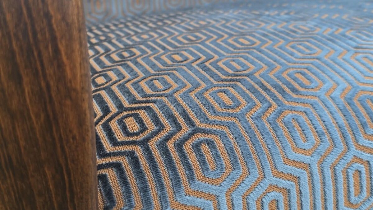 Martin Andraško: Predstavujem vám krásnu premenu pohovky a kresiel, za ktorou sa skrýva aj milý príbeh. Priviezol mi ich milý pár z Rakúska, ktorý mi plne dôveroval a meral za mnou cestu až do Topoľčian.