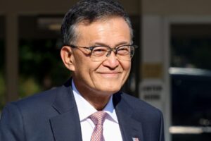 Trump hovorí, že generálny riaditeľ spoločnosti Intel má „úžasný príbeh,&#...