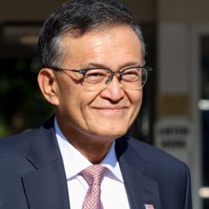 Trump hovorí, že generálny riaditeľ spoločnosti Intel má „úžasný príbeh,&#...