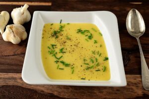 Znížte riziko srdcovo-cievnych ochorení s touto cesnakovou polievkou!