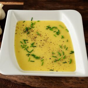 Znížte riziko srdcovo-cievnych ochorení s touto cesnakovou polievkou! Znížte riziko srdcovo-cievnych ochorení s touto cesnakovou polievkou!