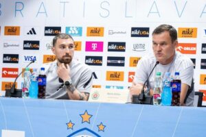 Weiss „vypnutý“ proti Kajratu: Tlačovka bez trénera Slovana