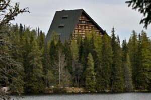 Návštevníci v ubytovacích zariadeniach stúpajú.