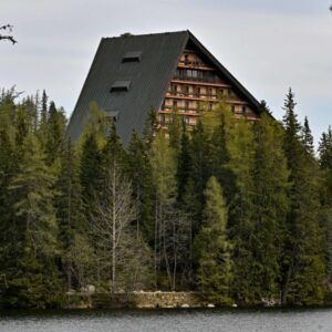 Návštevníci v ubytovacích zariadeniach stúpajú.