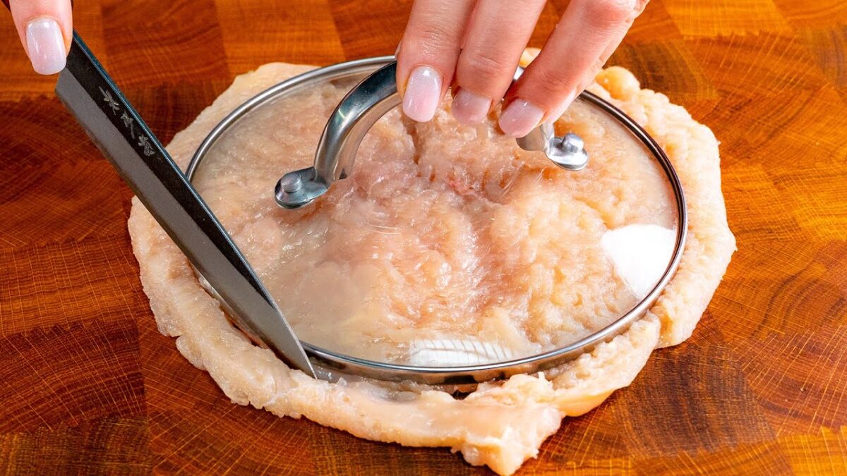 Geniálny trik na prípravu kuracích pŕs, ktorý by mal poznať Geniálny trik na prípravu kuracích pŕs, ktorý by mal poznať každý.