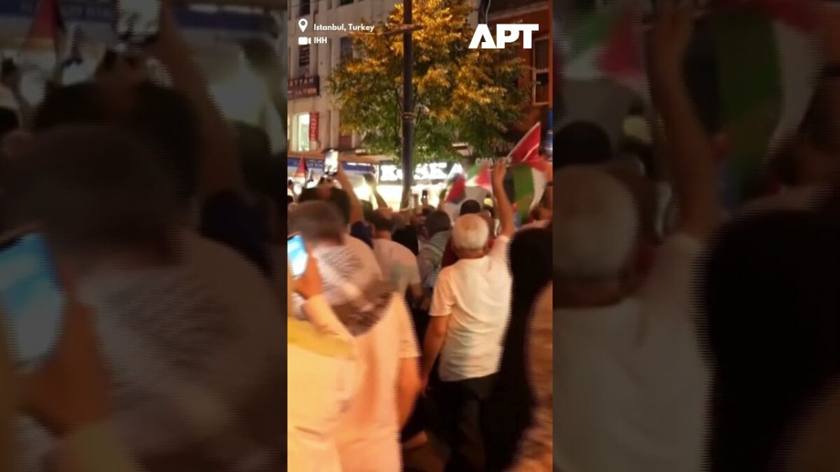 Istanbul vybuchuje v protestoch proti izraelskej ofenzíve v Gaze. Istanbul vybuchuje v protestoch proti izraelskej ofenzíve v Gaze.