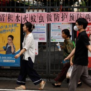 Čína bojuje s vírusom chikungunya pomocou dronov a pokút, tisícky ľudí sú choré