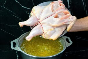 Nepripravujte kuracie mäso, kým neuvidíte tento trik, ktorý valcuje svet!