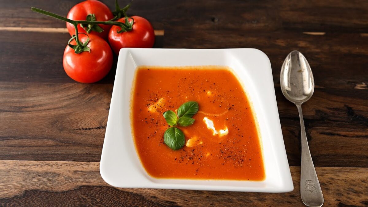 Poznáte tento trik s medom? Kuchári ho tajne používajú v krémovej paradajkovej polievke