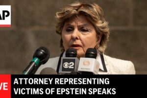 Tlačová konferencia právnika zastupujúceho obete Epsteina