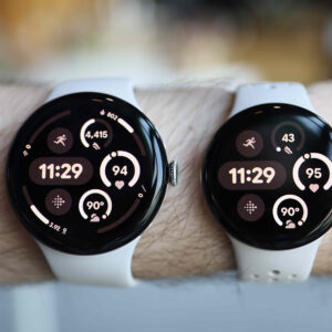 Nové úniky o Google Pixel Watch 4: Vylepšené senzory a nabíjanie v plnej paráde