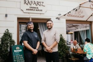 Ujgurskí bratia dobyli Tábor. Pomohli im v tom rezance od mamičky a jedlá z dets...