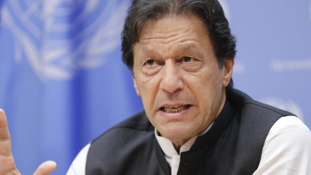 Finančný doktor a „Kapitán Pakistan“: Steve Hanke o jeho poslednom telefonáte s Imranom Khanom a osudovej špirále, ktorá zoviera južnú Áziu.