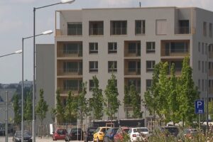 Ceny nájmov naďalej rastú, najmä na východe.