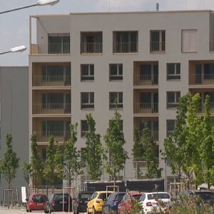 Ceny nájmov naďalej rastú, najmä na východe.