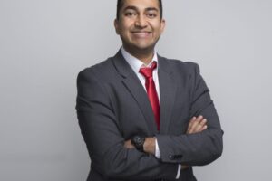 Prepustený regulátor pre vakcíny Vinay Prasad sa vráti do FDA.