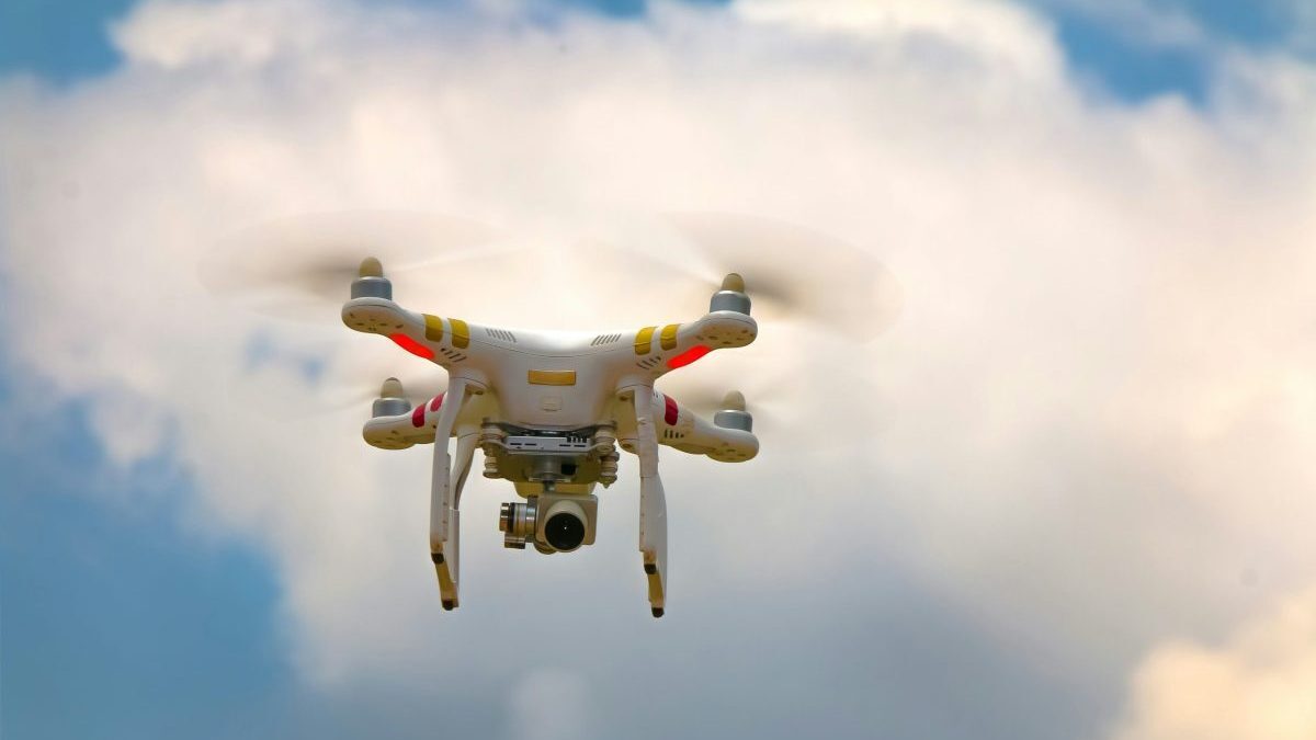 Drony môžu slúžiť aj zlodejom.