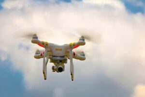 Drony môžu slúžiť aj zlodejom.