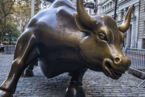 GettyImages-2204820039-e1754766963284.jpg Podľa popredného analytika z Wall Street sa začal nový býčí trh, ktorý je stále ...