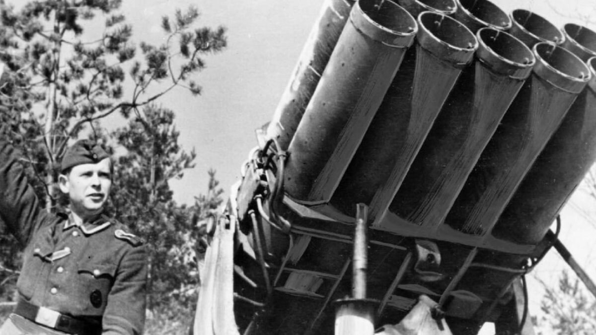 Nemecký raketomet desil nepriateľov ostrým zvukom. Pozrite sa na jeho ničivý útok,