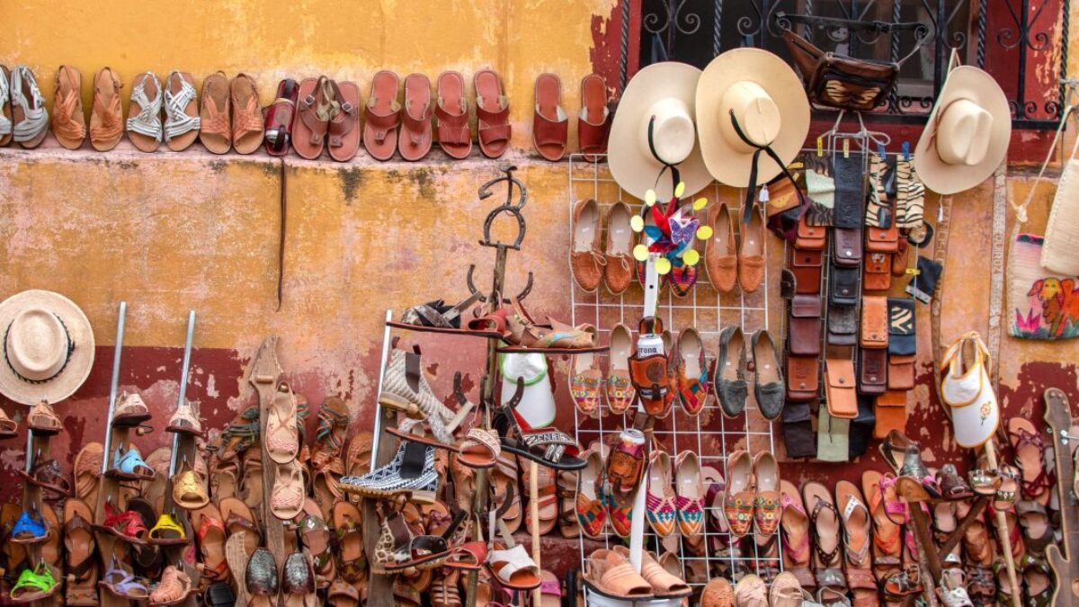 Adidas ukradol dizajn sandálov tradičným mexickým remeselníkom, tvrdí Sheinbaumová.