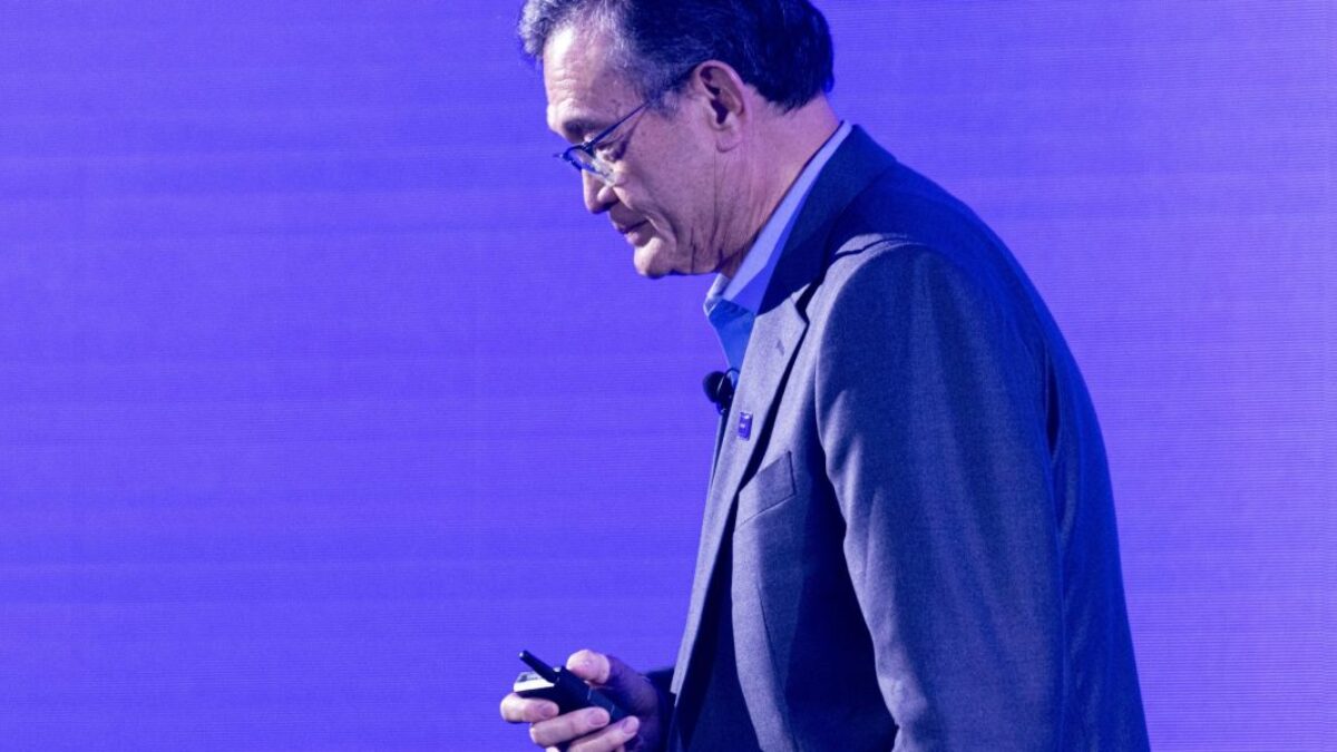 Deň po tom, čo Trump označil šéfa Intelu za „zaujatého“, bývalí riaditelia žiadajú novú spoločnosť, novú správnu radu a nového generálneho riaditeľa.