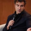 Airbnb prijíma paradox: CEO Brian Chesky tvrdí, že hotely sú budúcnosť.