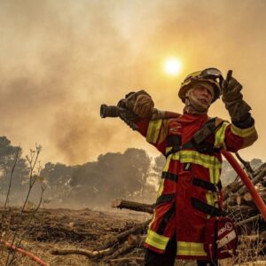 Hasiči dostali pod kontrolu rozsiahly požiar na juhu Francúzska.