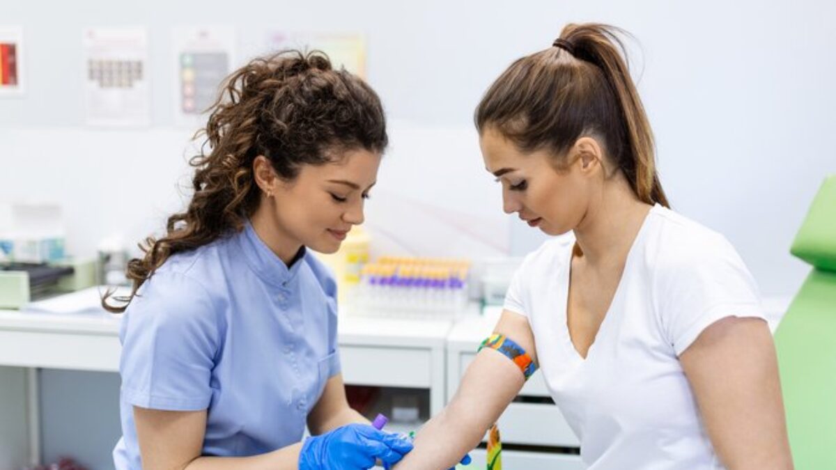 Na čo si dať pozor pri vyšetrení krvi a moču. Škodiť môže vitamín C aj málo vody