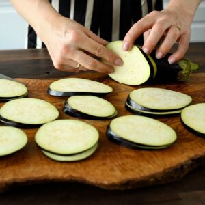 Nemecký kamarát ma naučil variť baklažány tak chutne. Nemecký kamarát ma naučil variť baklažány tak chutne.