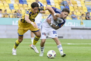 Kapitán Arsenalu, Anglický dvojgólový strelec ligy