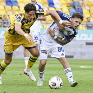 Kapitán Arsenalu, Anglický dvojgólový strelec ligy