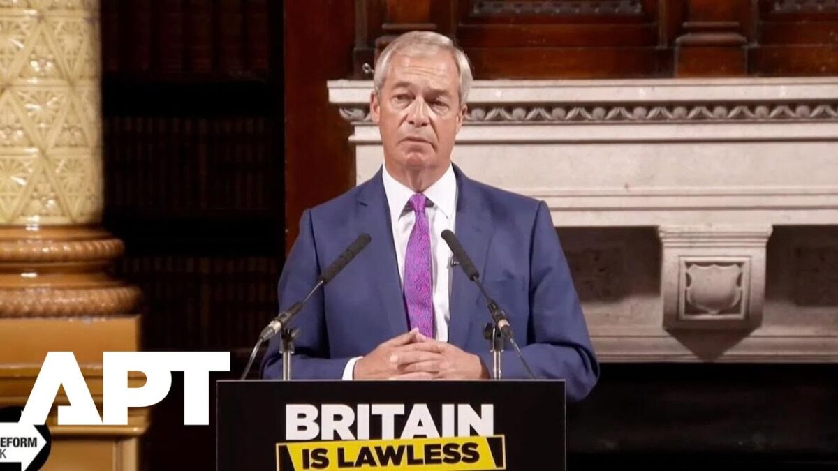 Nigel Farage vyvoláva kontroverziu tvrdeniami o kriminalite na tlačovej konferencii o bezpráví v Británii.