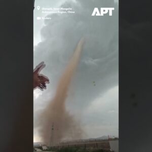 Tornádo zachytené na kamere pustoší Vnútorné Mongolsko v Číne.