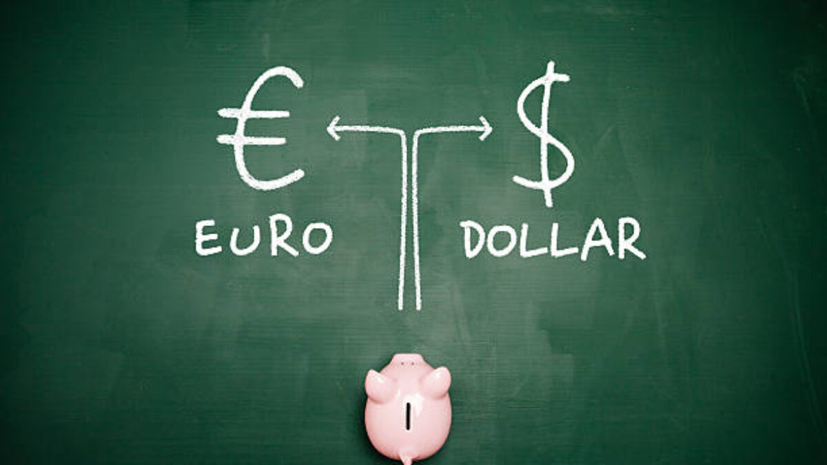 Dolár oslabuje v deň bez výrazných správ, pozornosť sa sústreďuje na komentáre Fedu.