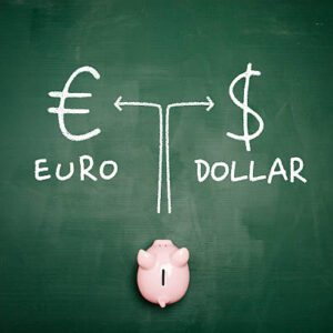 Dolár oslabuje v deň bez výrazných správ, pozornosť sa sústreďuje na komentáre F...