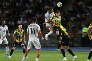 Slovan v šlamastike, oslabení belasí padli v závere, odveta bez kľúčového hráča