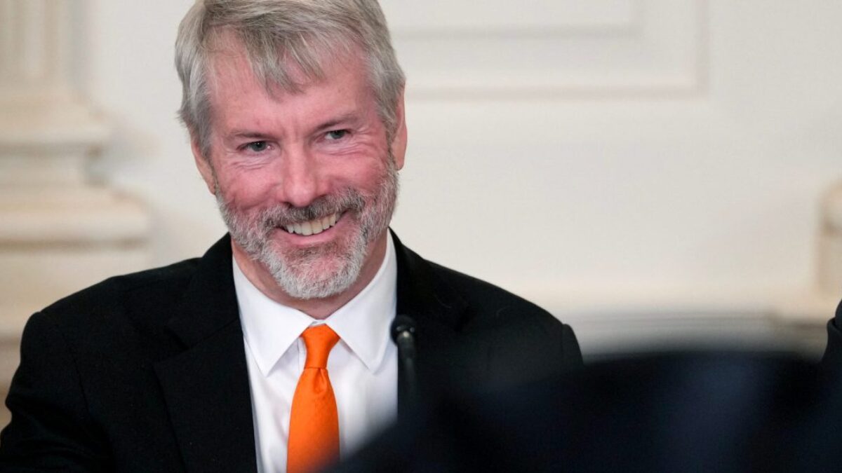 Stratégia Michaela Saylora vedie k tretej najväčšej nákupu Bitcoinu v histórii.