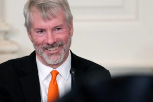 GettyImages-2203279027-1-e1754338818803.jpg Stratégia Michaela Saylora vedie k tretej najväčšej nákupu Bitcoinu v histórii.