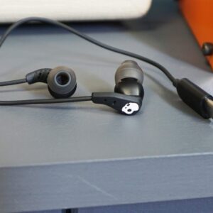 Kamala Harrisová varuje: Káblové slúchadlá sú bezpečnejšie