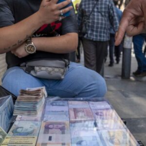 Iránska mena natoľko stratila na hodnote, že Teherán plánuje z rialu odstrániť š...