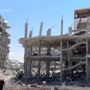 Palestínčania, ktorí sa vracajú domov do Gazy, nachádzajú svoje štvrte na nepozn...