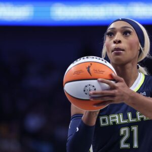 DiJonai Carrington je najväčší víťaz poslednej výmeny hráčov v priebehu sezóny W...