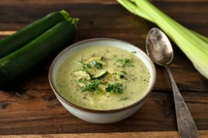 Jednoduchá a chutná cuketová polievka: Ideálna na každý deň!