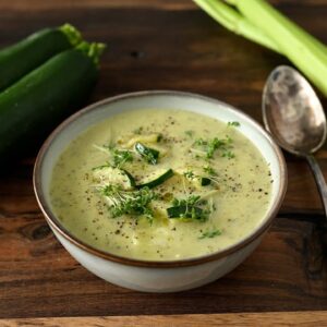 Jednoduchá a chutná cuketová polievka: Ideálna na každý deň!