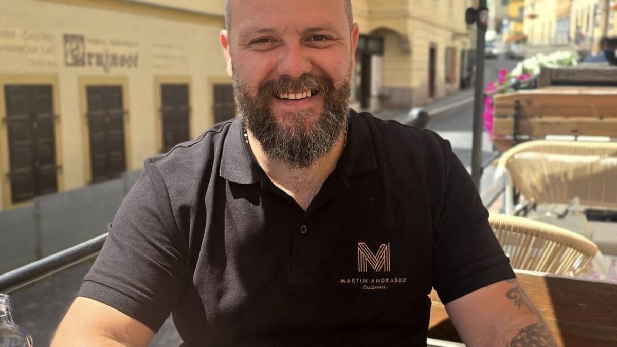Martin Andraško: Pár dní voľna s rodinou v Banskej Štiavnici  je presne to, čo som potreboval. Historické uličky a miestny pokoj sú pre mňa naozajstným balzamom na dušu. Cítim sa, akoby sa čas na chvíľu zastavil. Skve