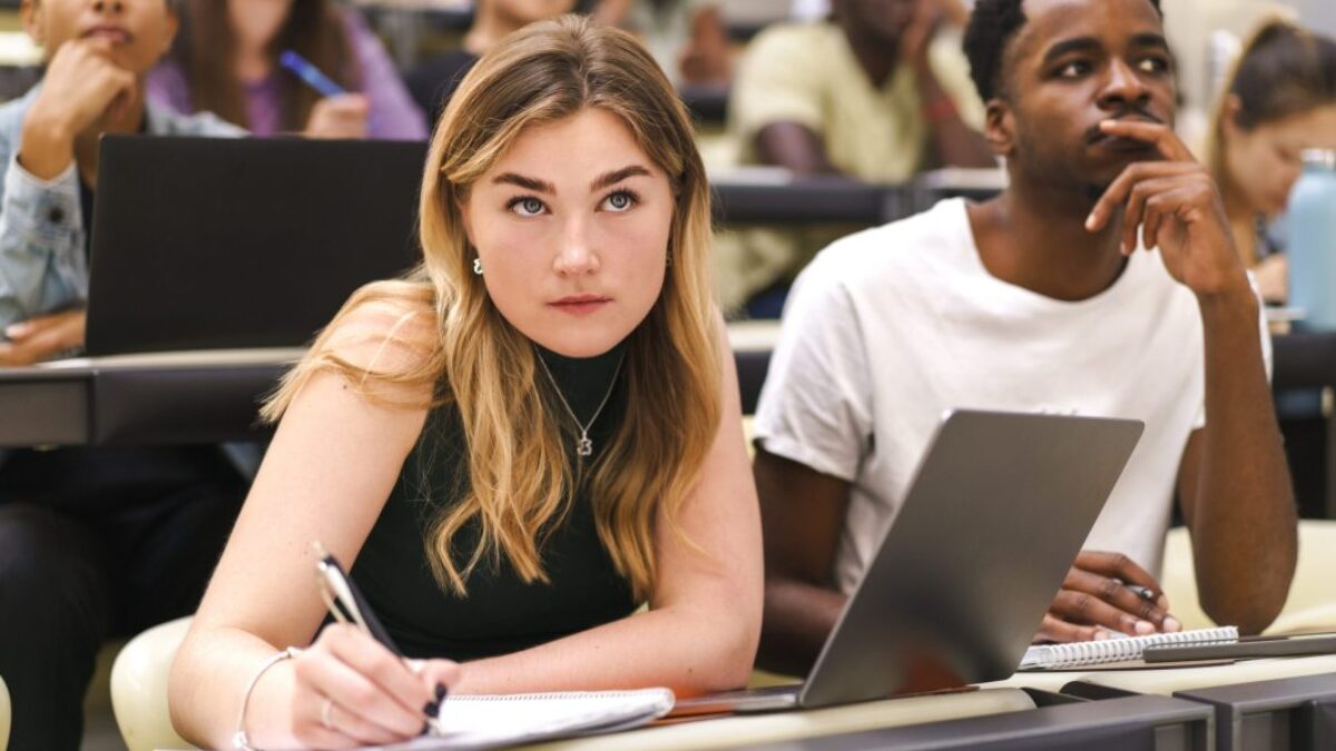 Som bývalý guvernér, líder v oblasti vzdelávania a matka čerstvých absolventov vysokej školy. Generácia Z ma znepokojuje svojou finančnou negramotnosťou.